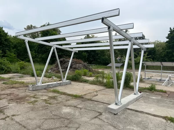 Quertraversen drauf. Grundkonstruktion fertig